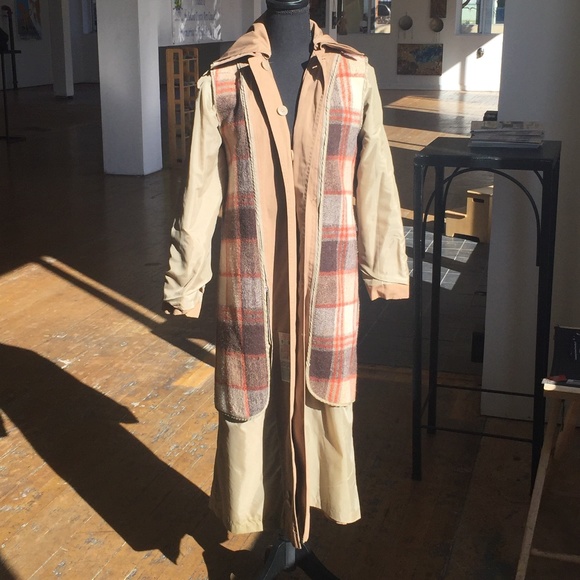 Vintage trench coat with removable hood and liner. - Picture 6 of 9